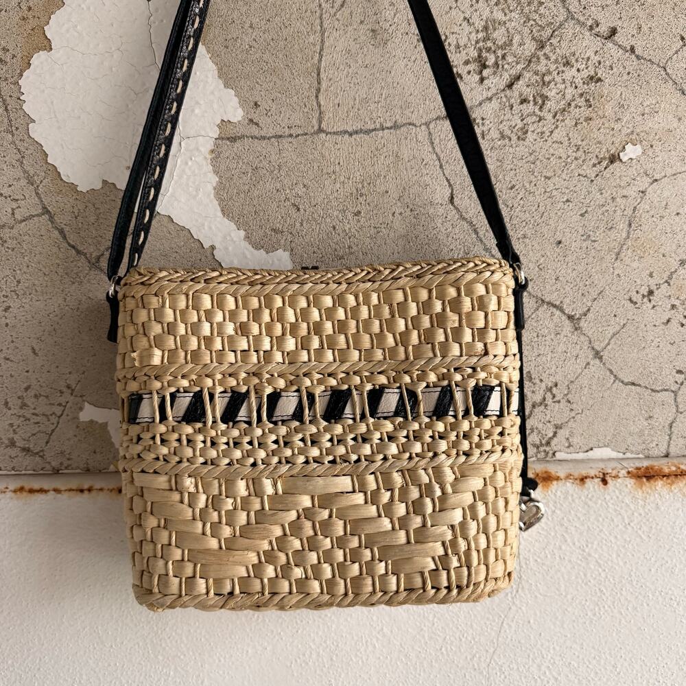 Brighton Crossbody Bag Woven Straw Purse Leather Trim Heart Charm Coastal Boho - Picture 2 of 13